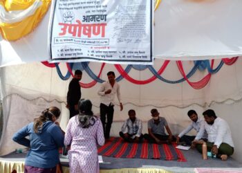 उपोषणानंतर डिस्कव्हर व्यवस्थापन नरमले निलंबित कर्मचार्‍यांना घेतले कामावर