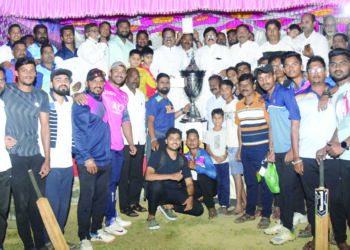 बहिरोळे संयुक्तिक क्रिकेट स्पर्धेत फुलाईदेवी सासवणे विजयी