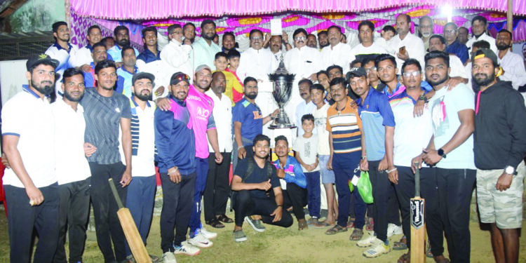 बहिरोळे संयुक्तिक क्रिकेट स्पर्धेत फुलाईदेवी सासवणे विजयी