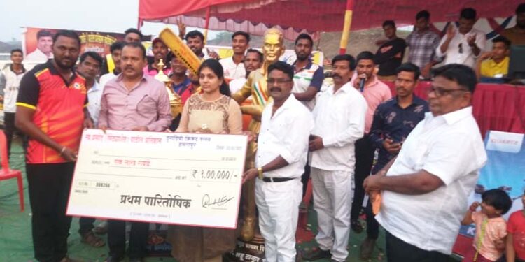 स्व.पिंट्याशेठ पाटील चषक स्पर्धेत नवगाव क्रिकेट संघ ठरला विजयी