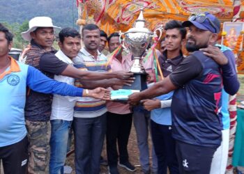 सुकेळी (गणपतवाडी) क्रिकेट स्पर्धेत निवी ठाकुरवाडी संघ विजेता