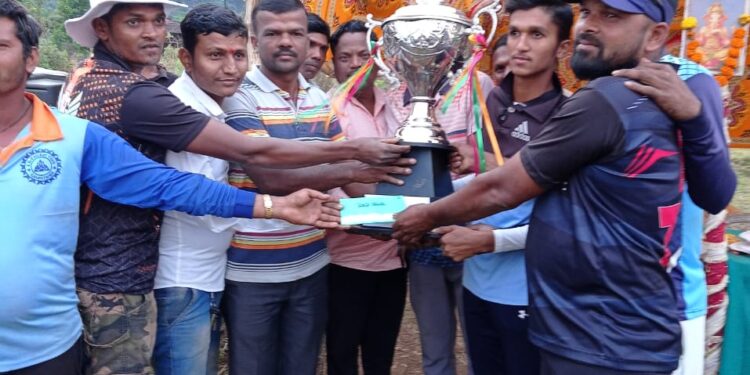 सुकेळी (गणपतवाडी) क्रिकेट स्पर्धेत निवी ठाकुरवाडी संघ विजेता