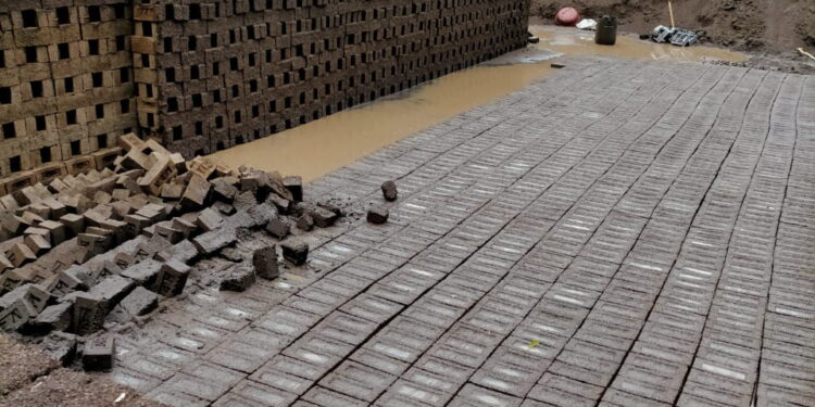 अवेळी पावसामुळे वीट व्यवसाय संकटात