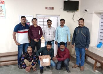 “व्हेल माशाच्या उलटीची तस्करी” करणाऱ्या तिघांना बेड्या