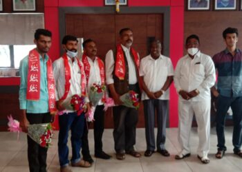 बुलढाण्यातील संभाजी ब्रिगेडच्या जिल्ह्याध्यक्षांसह, विभागीय अध्यक्ष शेकापक्षात