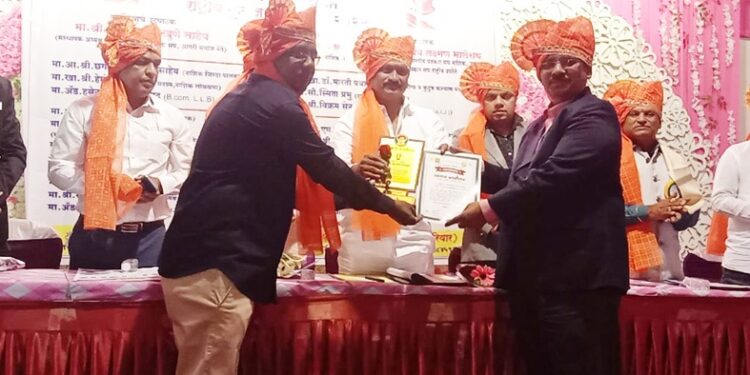 प्रकाश गायकवाड यांना राष्ट्रीय कृतज्ञता पुरस्कार