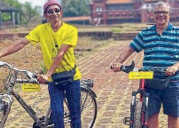 सायकल सफर करत आजोबा कोकणात