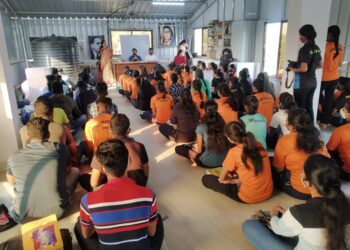 आदर्श फक्त प्रतिमेतच पाहायचे नसतात – वंदना आंब्रे