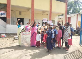 बेटी बचाव बेटी पढाव साठी अंगणवाडी सेविकाचे समाज प्रबोधन