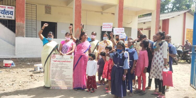 बेटी बचाव बेटी पढाव साठी अंगणवाडी सेविकाचे समाज प्रबोधन