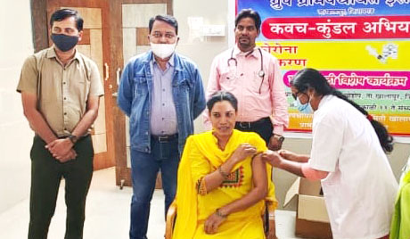 लोहोप प्राथमिक आरोग्य केंद्रात बुस्टर डोस