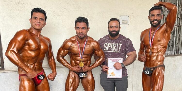 शरीर सौष्ठव स्पर्धेमध्ये रायगड हेल्थ सेंटरचे यश