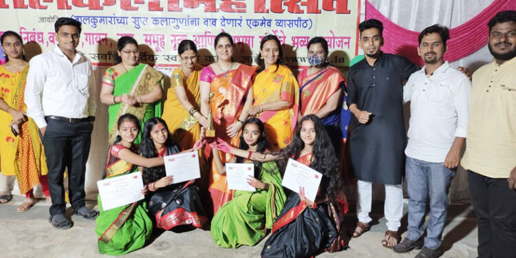 बापरे ! काशीद बीचवर पर्यटक बुडता-बुडता  वाचले