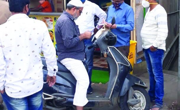 विनामास्क फिरणार्‍यावर कर्जत नगरपरिषदेची दंडात्मक कारवाई