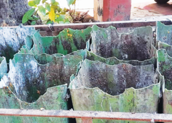 कर्जत नगरपरिषदेच्या कचरा संकलन डब्यांची दुर्दशा