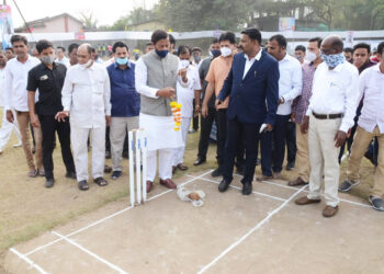 खारेपाट प्रिमियर लीग स्पर्धेचे उद्घाटन