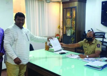 महेश मांजरेकरांच्या चित्रपटावर बंदी घाला