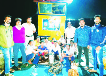 अवैध एल.ई.डी. व पर्ससीन नौकांवर जप्त