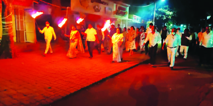 माथेरानमध्ये मशाल मिरवणूक