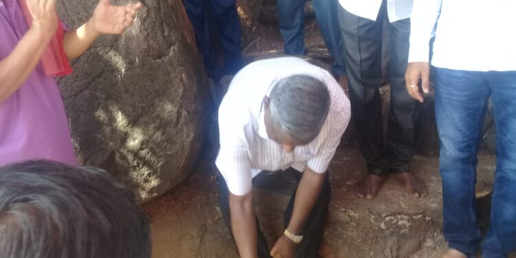 आ.जयंत पाटील यांच्या हस्ते मोरे गावदेवी मंदिराचा जीर्णोद्धार