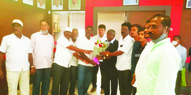 मोरे गावदेवी मंदिराची अभिलेखात नोंद करा