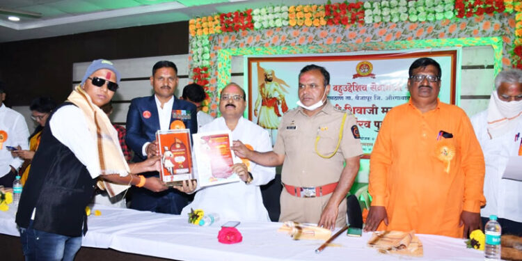 निलेश महाडीक यांना पुरस्कार