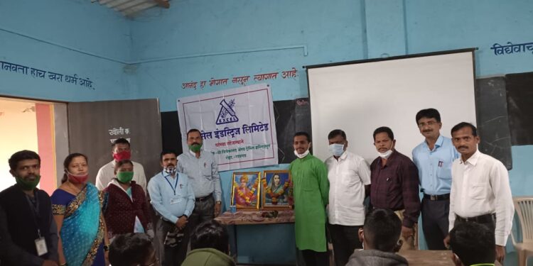 श्रमिक विद्यालयात जिजाऊ व स्वा.विवेकानंद यांना अभिवादन