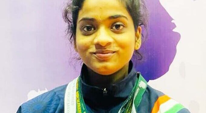 सलोनी हिला आंतरराष्ट्रीय पदक