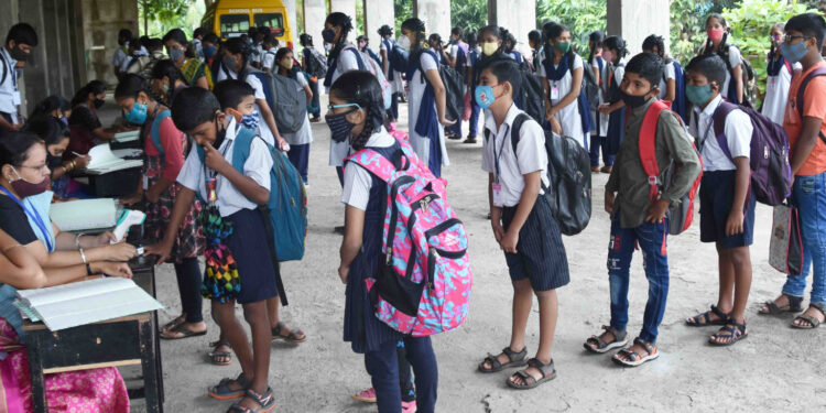 पुन्हा शाळेची घंटा वाजली