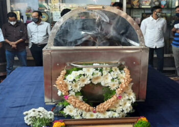 अमर रहेच्या जयघोषात,साश्रुनयनांनी माईला अखेरचा निरोप