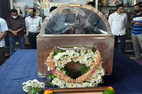 अमर रहेच्या जयघोषात,साश्रुनयनांनी माईला अखेरचा निरोप