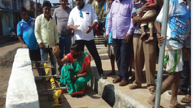 थेरोंडा येथील सार्वजनिक स्टँड पोस्ट शेडचे लोकार्पण