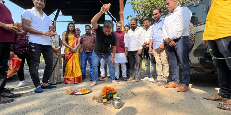 बेलपाडा येथे रस्त्याचे भूमिपूजन