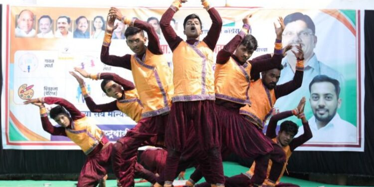 कर्जत येथे रायगड युथ कार्निव्हलला उत्स्फूर्त प्रतिसाद