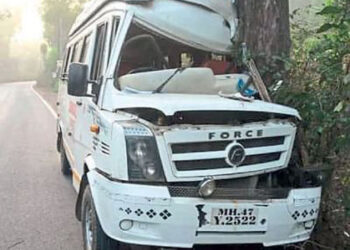 चालकाच्या हलगर्जीपणामुळे अपघात