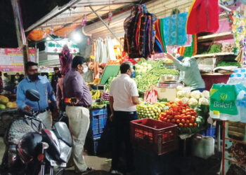 प्लॅस्टिक पिशवीचा वापर करणार्‍यांवर कर्जत मुख्याधिकार्‍यांची कारवाई