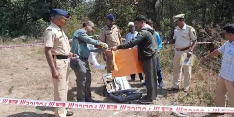 धारदार शस्त्राने महिलेचा खून