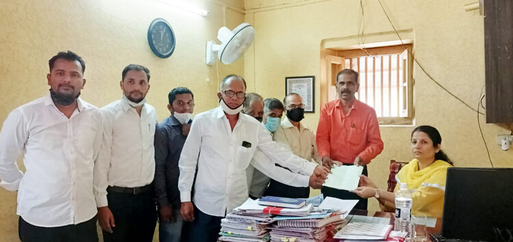 कलोतेफाटा ते नडोदे रस्ता दुरुस्तीसाठी तहसीलदारांना निवेदन