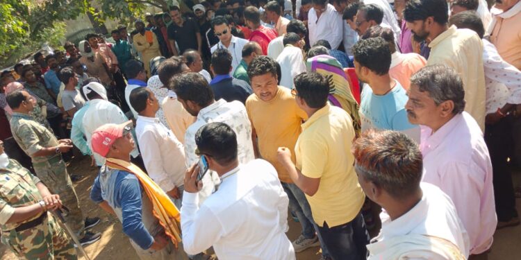 फूटपाथधारकांची पर्यायी व्यवस्था; शेकापच्या आंदोलनाला यश