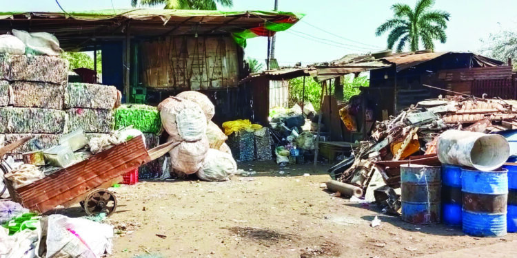 उरण परप्रांतीय भंगारमाफियांच्या विळख्यात