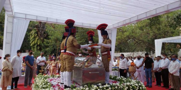 राहूल बजाज यांच्या पार्थिवावर अंत्यसंस्कार