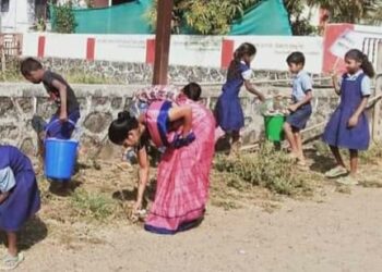 स्वच्छता मोहिमेतून शिवप्रभूंना अभिवादन