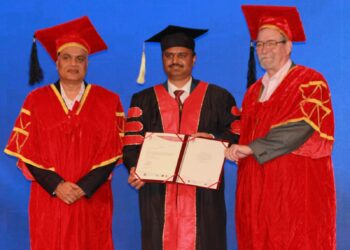 पद्मश्री डॉ. अप्पासाहेब धर्माधिकारी’ यांना लिवींग लिजेंड; निरुपणकार सचिनदादा धर्माधिकारी यांना मानद डॉक्टरेट पदवी बहाल