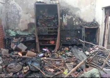 वशेणीत घर आगीत भस्मसात