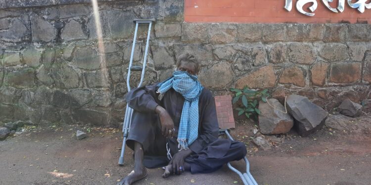 शिधा पत्रिकेसाठी जिल्हाधिकारी कार्यालयासमोर निदर्शने