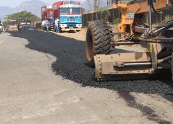 शेकापचा दणका! अलिबाग-रामराज-रोहा रस्त्याच्या कामाला सुरुवात; चित्रलेखा पाटील यांचे प्रवाशांकडून आभार