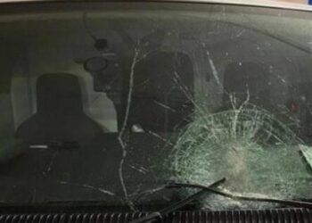 जिल्हा रुग्णालयात माथेफिरुचा धिंगाणा; रुग्णवाहिकांच्या काचा फोडल्या