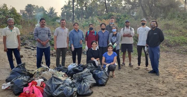 प्रियांका, सुरभीच्या नेतृत्वाखाली अलिबागमध्ये स्वच्छता मोहीम