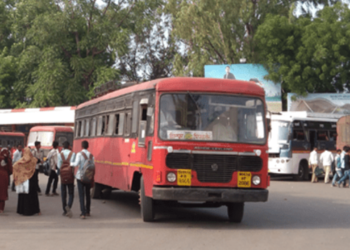 एसटी बंदमुळे डेपोतील व्यावसायिकांवर उपासमारी