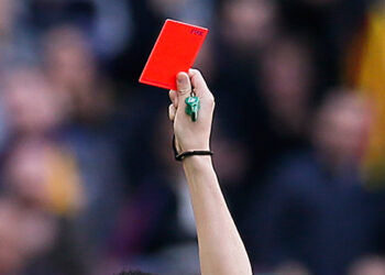 किक्रेटमध्येही आता रेड कार्डचा वापर